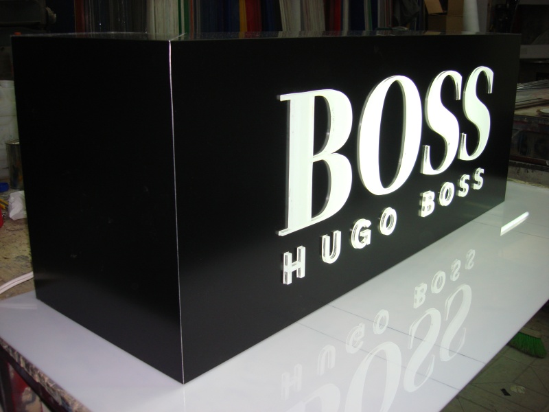 Anuncio Luminoso Hugo Boss