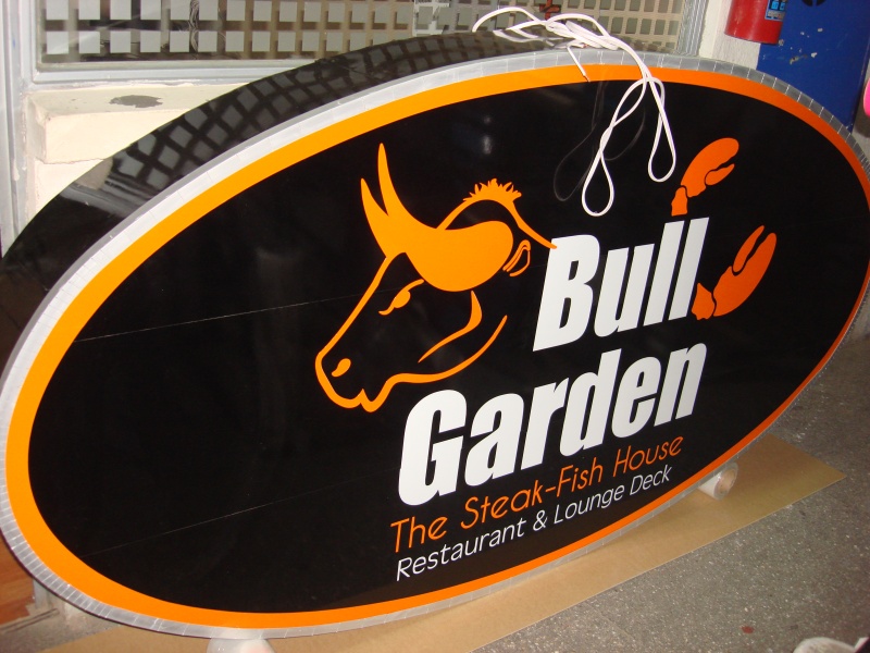 Anuncio Luminoso Bull Garden