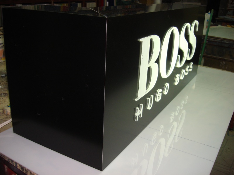 Anuncio Luminoso Hugo Boss